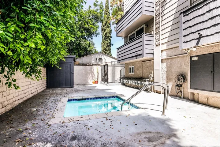 12416 Magnolia Boulevard 9, Valley Village, California 91607