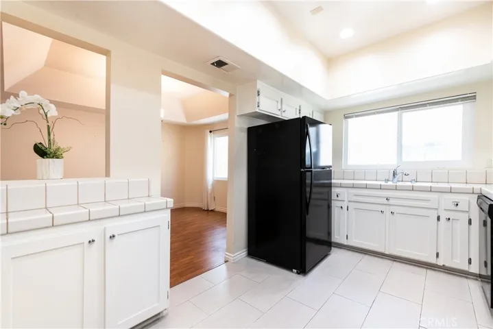 12416 Magnolia Boulevard 9, Valley Village, California 91607