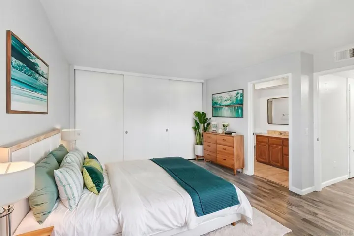 https://zimg.paragon.ice.com/ParagonImages/Property/PA/SDMLS/260016627/16/533/400/ee079726b25eddc4c959237b7262bc41/3/8882d77d9b90254b66d717c31673954d/260016627-31a33254-5a43-4772-b429-efaed01009cb.JPG