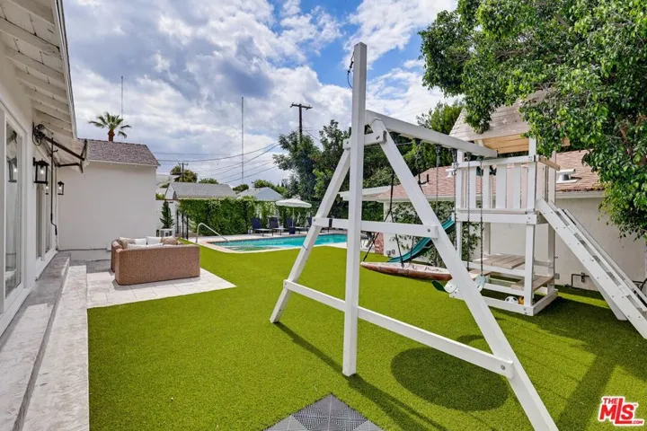 12836 Waddell Street, Valley Village, California 91607
