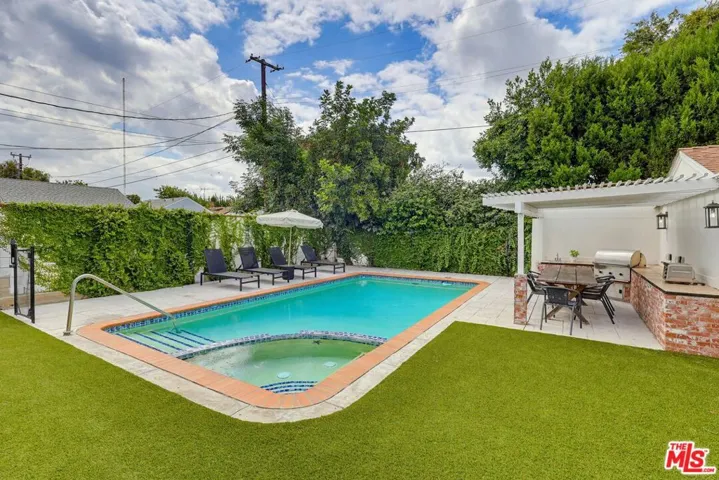 12836 Waddell Street, Valley Village, California 91607