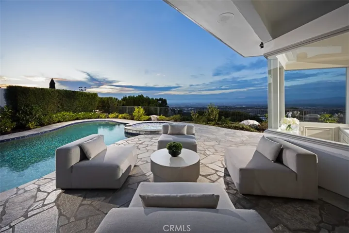 17 Napoli, Newport Beach, California 92660