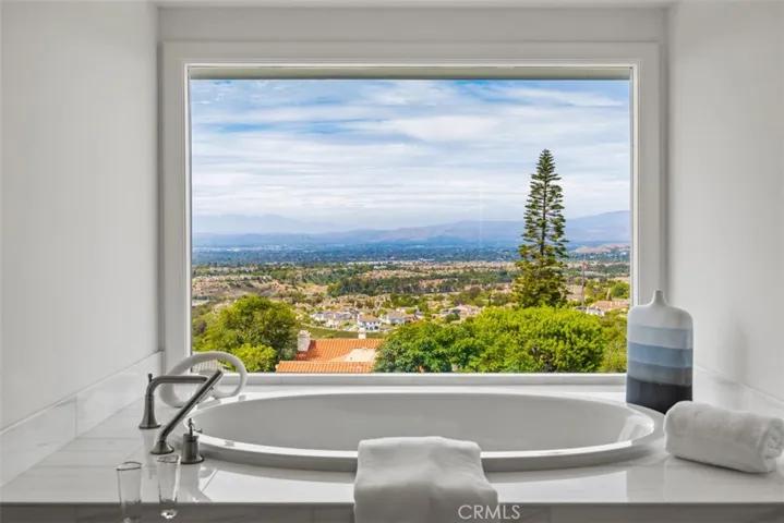 17 Napoli, Newport Beach, California 92660