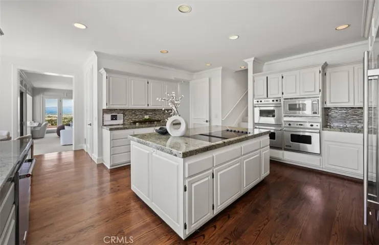 17 Napoli, Newport Beach, California 92660