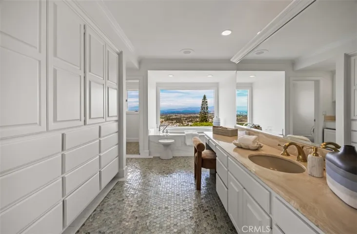 17 Napoli, Newport Beach, California 92660