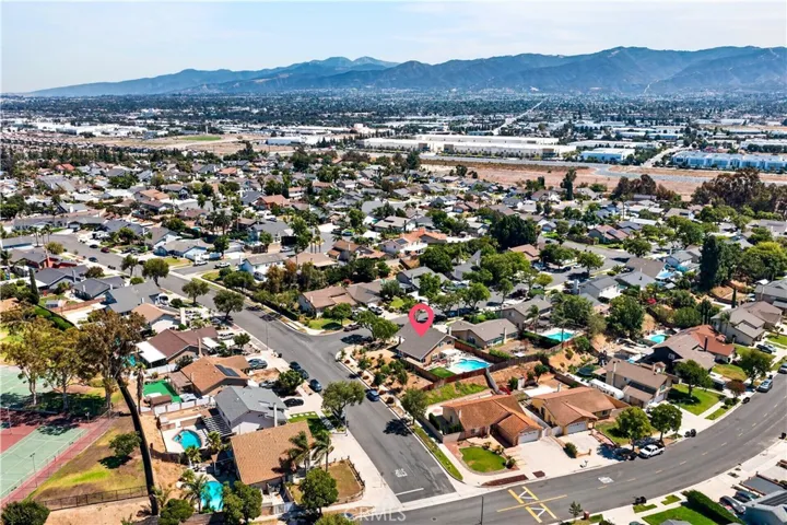 990 Queensdale Ave, Corona, California 92878
