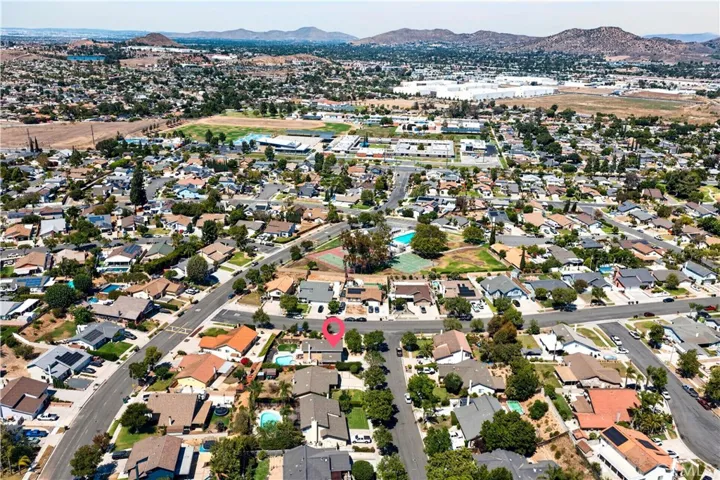 990 Queensdale Ave, Corona, California 92878