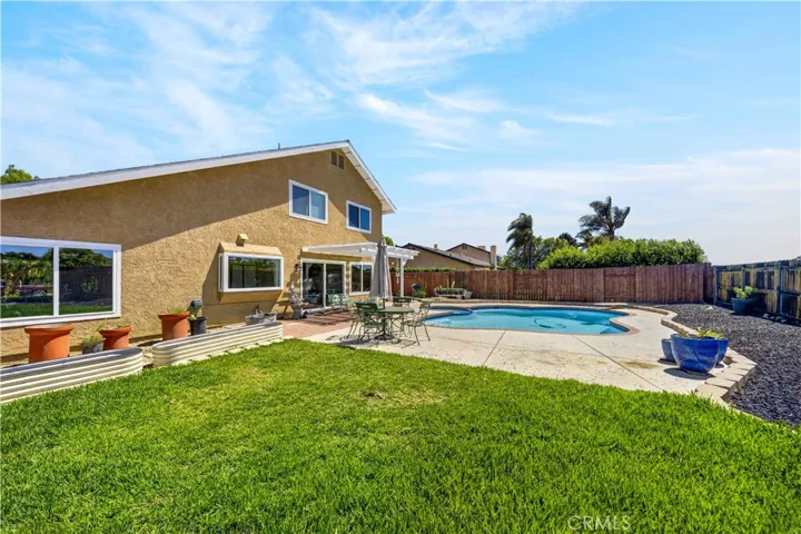 990 Queensdale Ave, Corona, California 92878