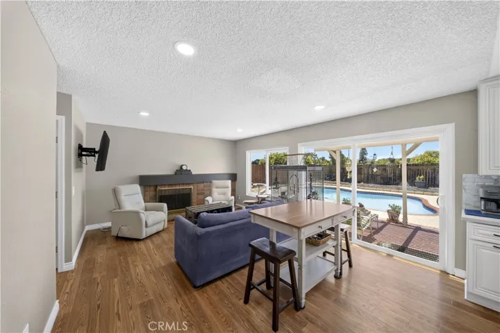 990 Queensdale Ave, Corona, California 92878