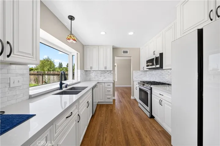 990 Queensdale Ave, Corona, California 92878