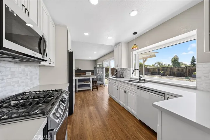 990 Queensdale Ave, Corona, California 92878