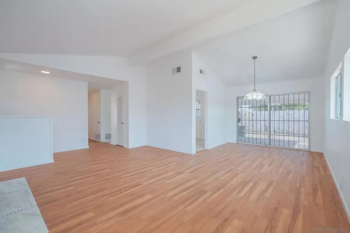 6837 Forum St, San Diego, California 92111