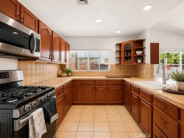 606 N Park, Pomona, California 91768
