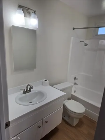 Fresh & Clean Bathroom