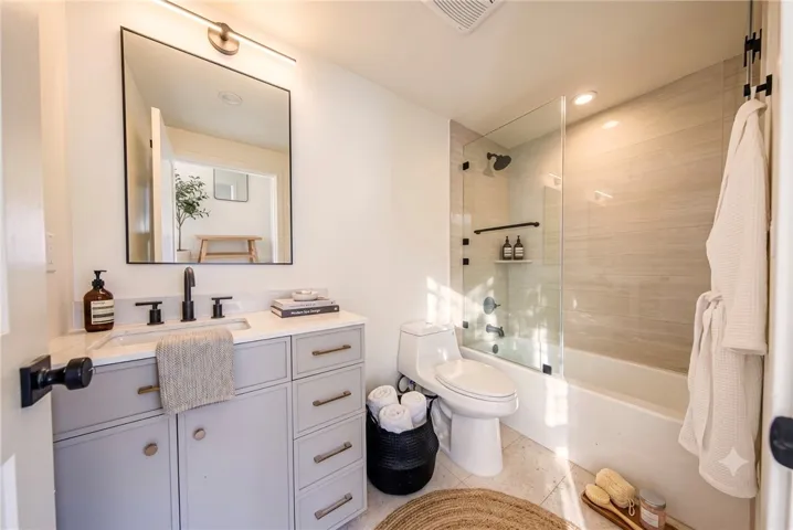 5933 Comey Avenue 2, Los Angeles, California 90034