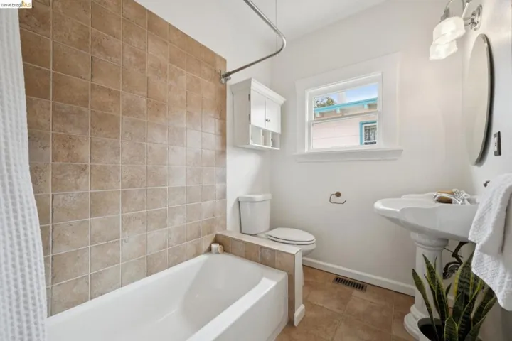 391 51st St, Oakland, California 94609