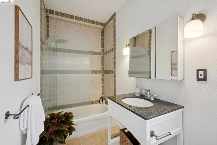 391 51st St, Oakland, California 94609
