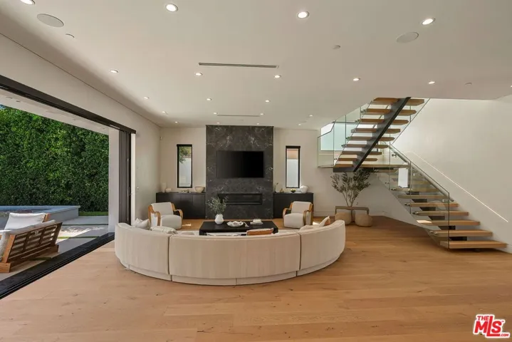14812 Morrison Street, Sherman Oaks, California 91403