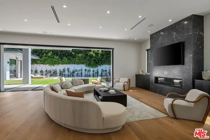 14812 Morrison Street, Sherman Oaks, California 91403