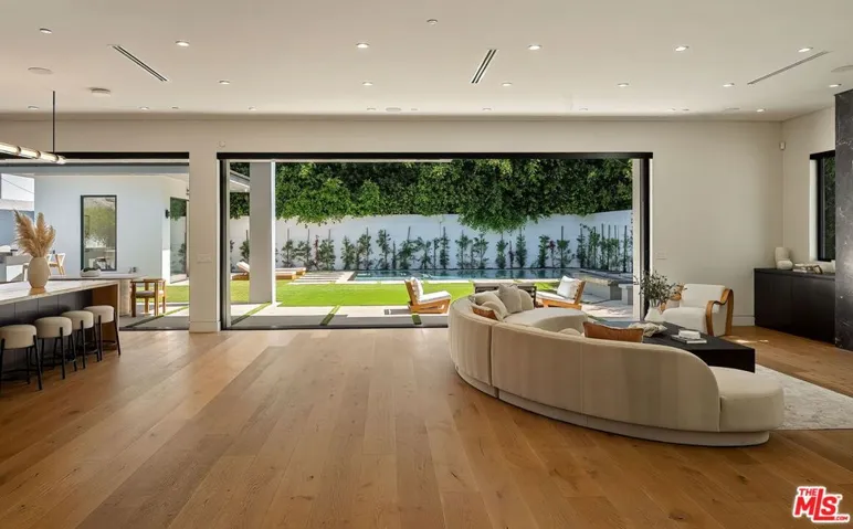 14812 Morrison Street, Sherman Oaks, California 91403