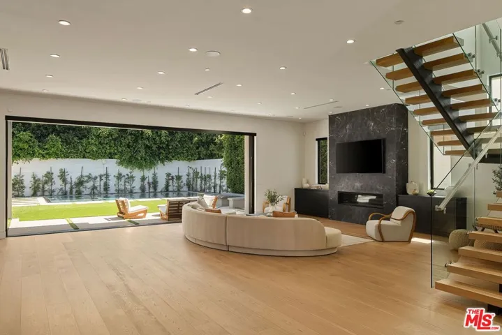 14812 Morrison Street, Sherman Oaks, California 91403