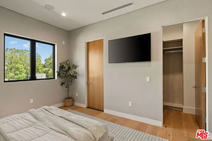 14812 Morrison Street, Sherman Oaks, California 91403