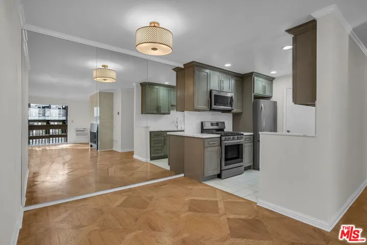 9061 Keith Avenue 204, West Hollywood, California 90069