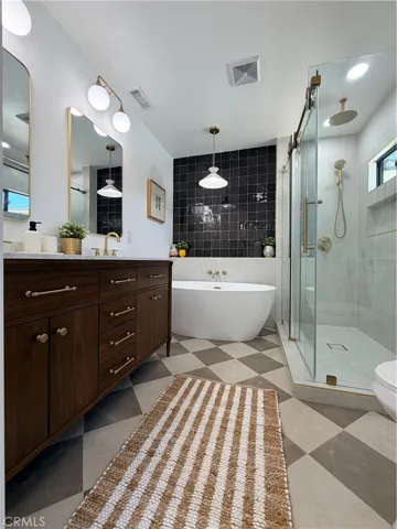 Upscale Primary en-suite