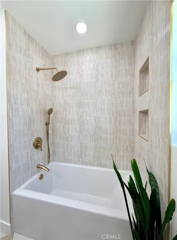 Gorgeous tub/shower surround tile