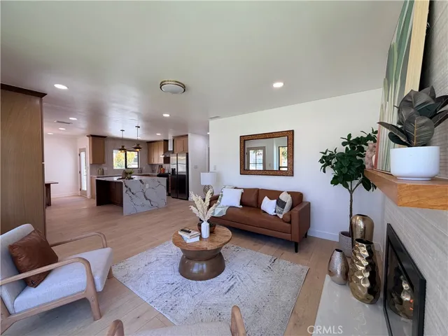 Fantastic updated open concept Floor plan for entertaining, large or cozy groups.