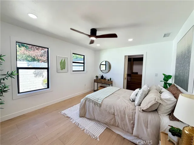 Gracious Primary Bedroom with en-suite and walk-in closet