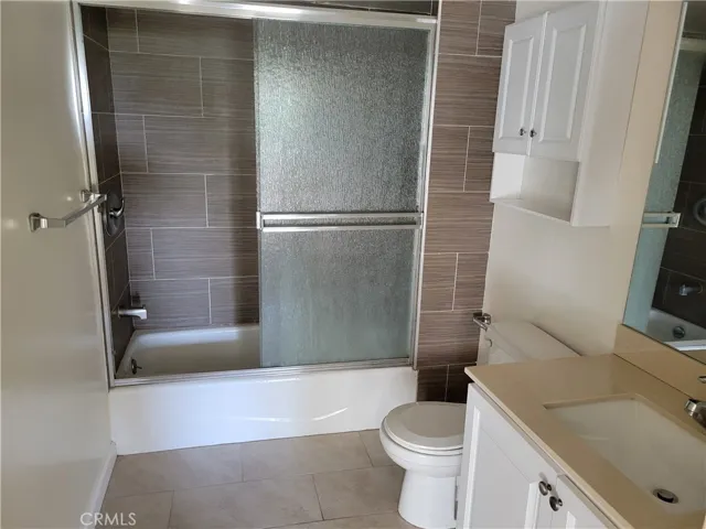 9126 Langdon Avenue 303, North Hills, California 91343