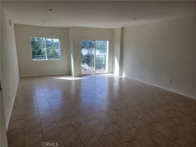 9126 Langdon Avenue 303, North Hills, California 91343