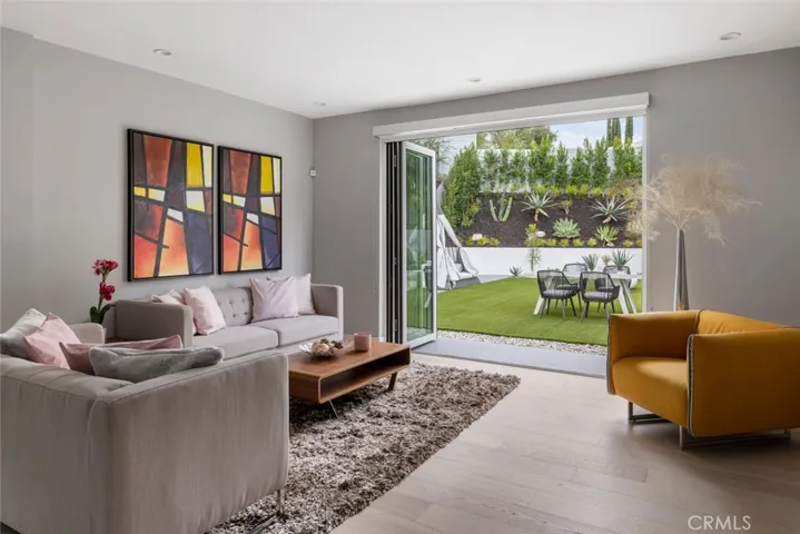 4731 Topanga Canyon Boulevard, Woodland Hills, California 91364