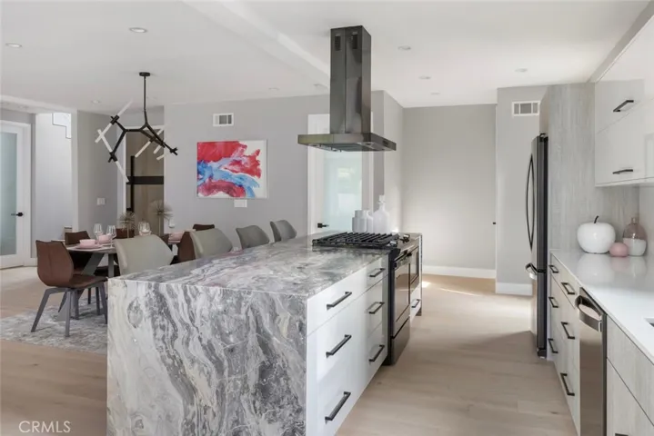 4731 Topanga Canyon Boulevard, Woodland Hills, California 91364