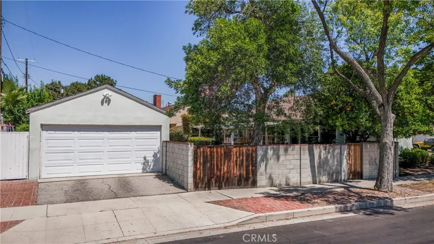 17061 Lorne, Lake Balboa, California 91406