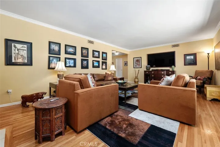 Flexible living room areas
