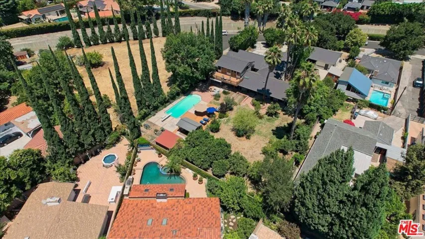 22954 Collins Street, Los Angeles, California 91367