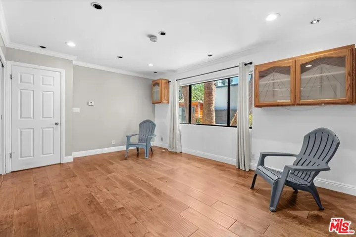 22954 Collins Street, Los Angeles, California 91367