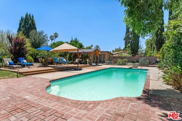 22954 Collins Street, Los Angeles, California 91367