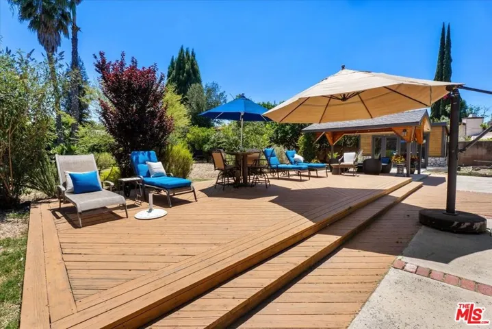 22954 Collins Street, Los Angeles, California 91367