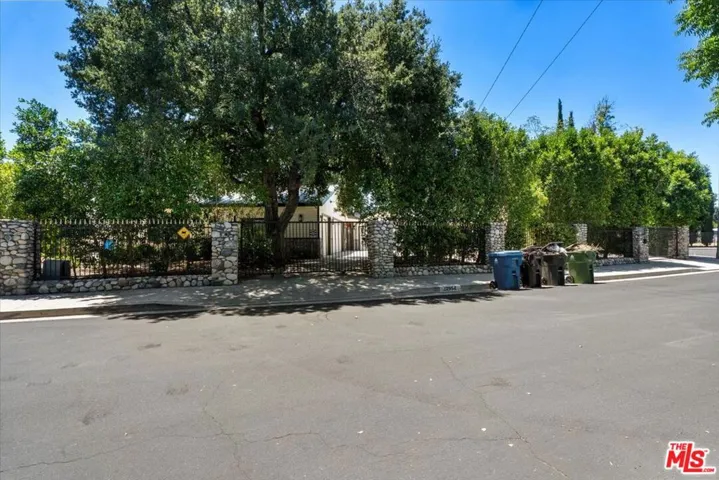 22954 Collins Street, Los Angeles, California 91367