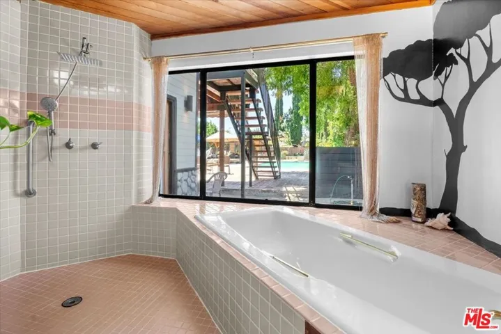 22954 Collins Street, Los Angeles, California 91367