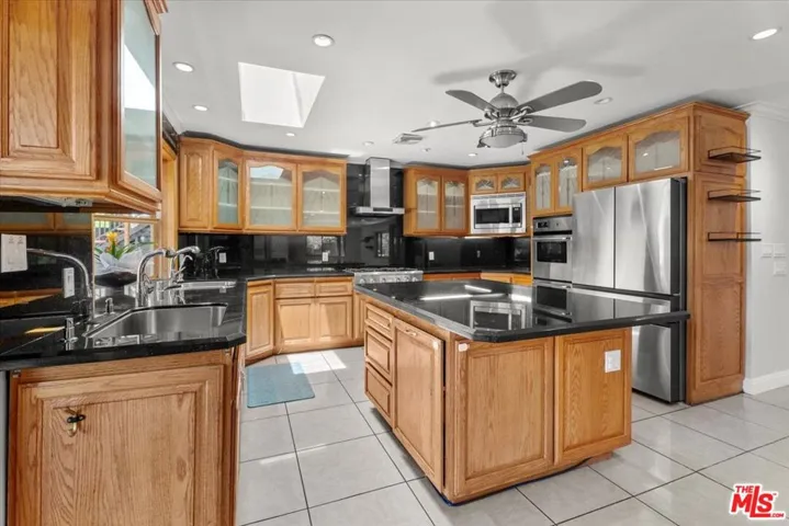 22954 Collins Street, Los Angeles, California 91367