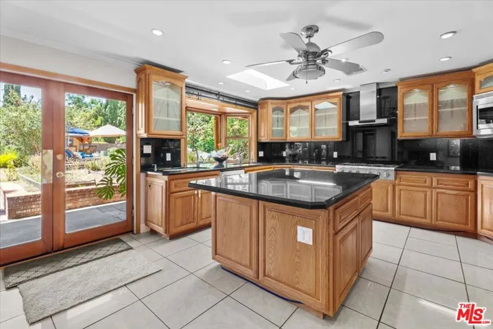 22954 Collins Street, Los Angeles, California 91367