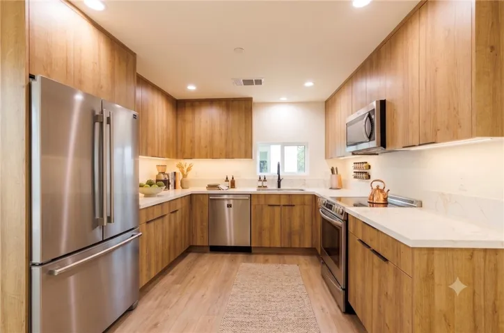 5933 Comey Avenue 3, Los Angeles, California 90034
