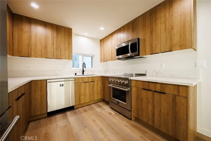 5933 Comey Avenue 3, Los Angeles, California 90034