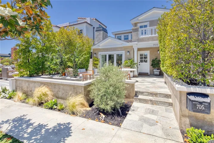 705 Larkspur Avenue, Corona Del Mar, California 92625
