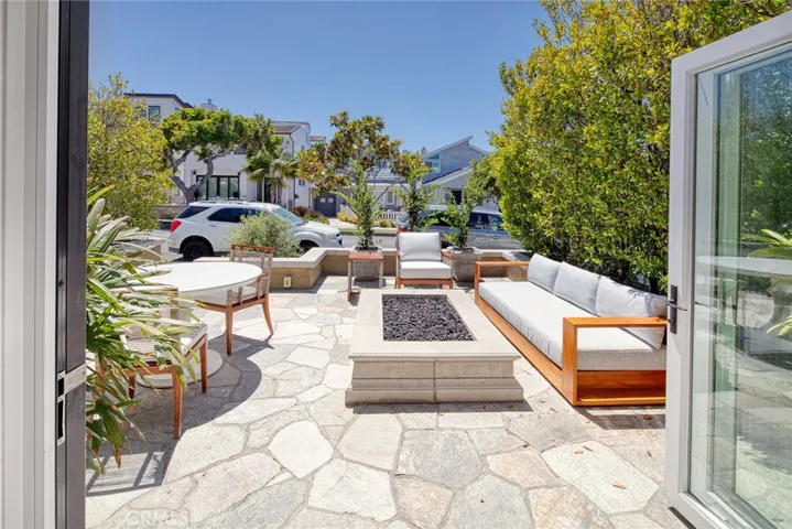 705 Larkspur Avenue, Corona Del Mar, California 92625