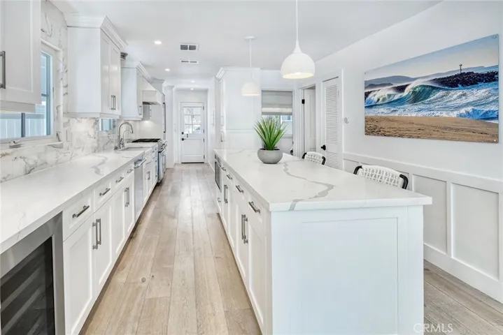 705 Larkspur Avenue, Corona Del Mar, California 92625